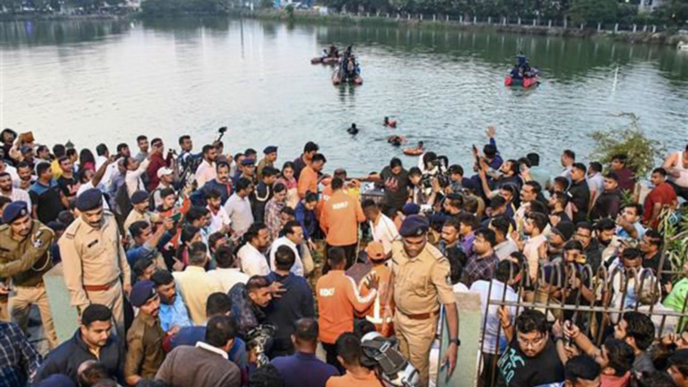 डुंगा डुब्दा १२ विद्यार्थीसहित १४ जनाको मृत्यु