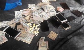 जुवा खेलिरहेका १० जना पक्राउ