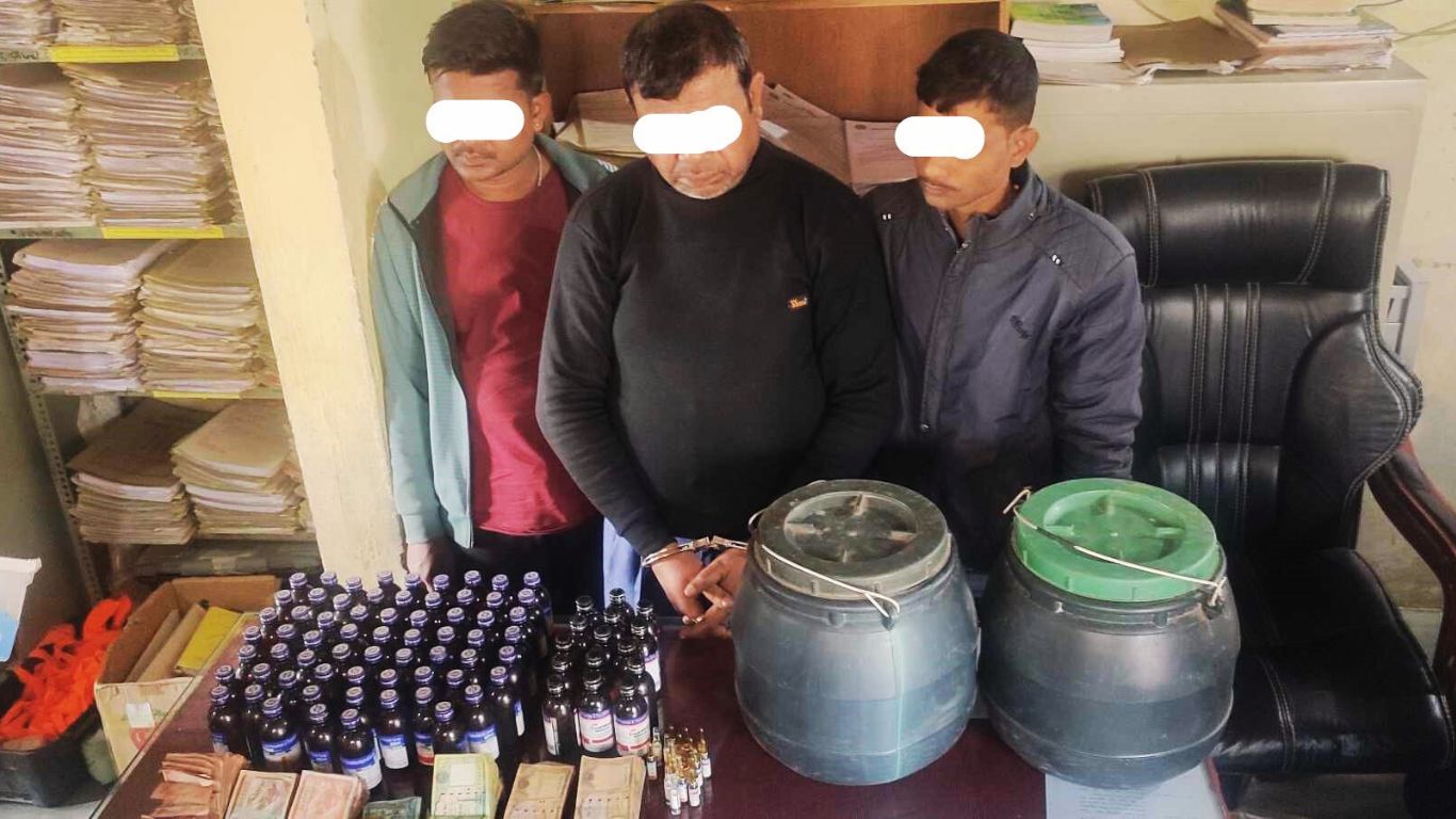 बुबा-छोरा लागूऔषधसहित पक्राउ