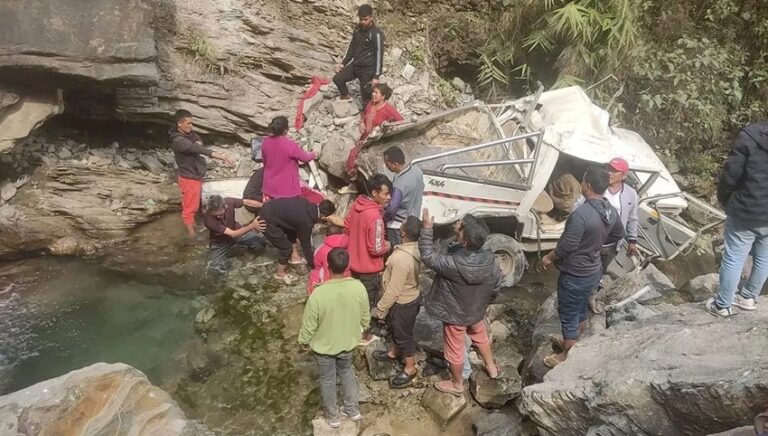 सिन्धुपाल्चोकको बाह्रबिसेमा जीप दुर्घटना, २ जनाको मृत्यु