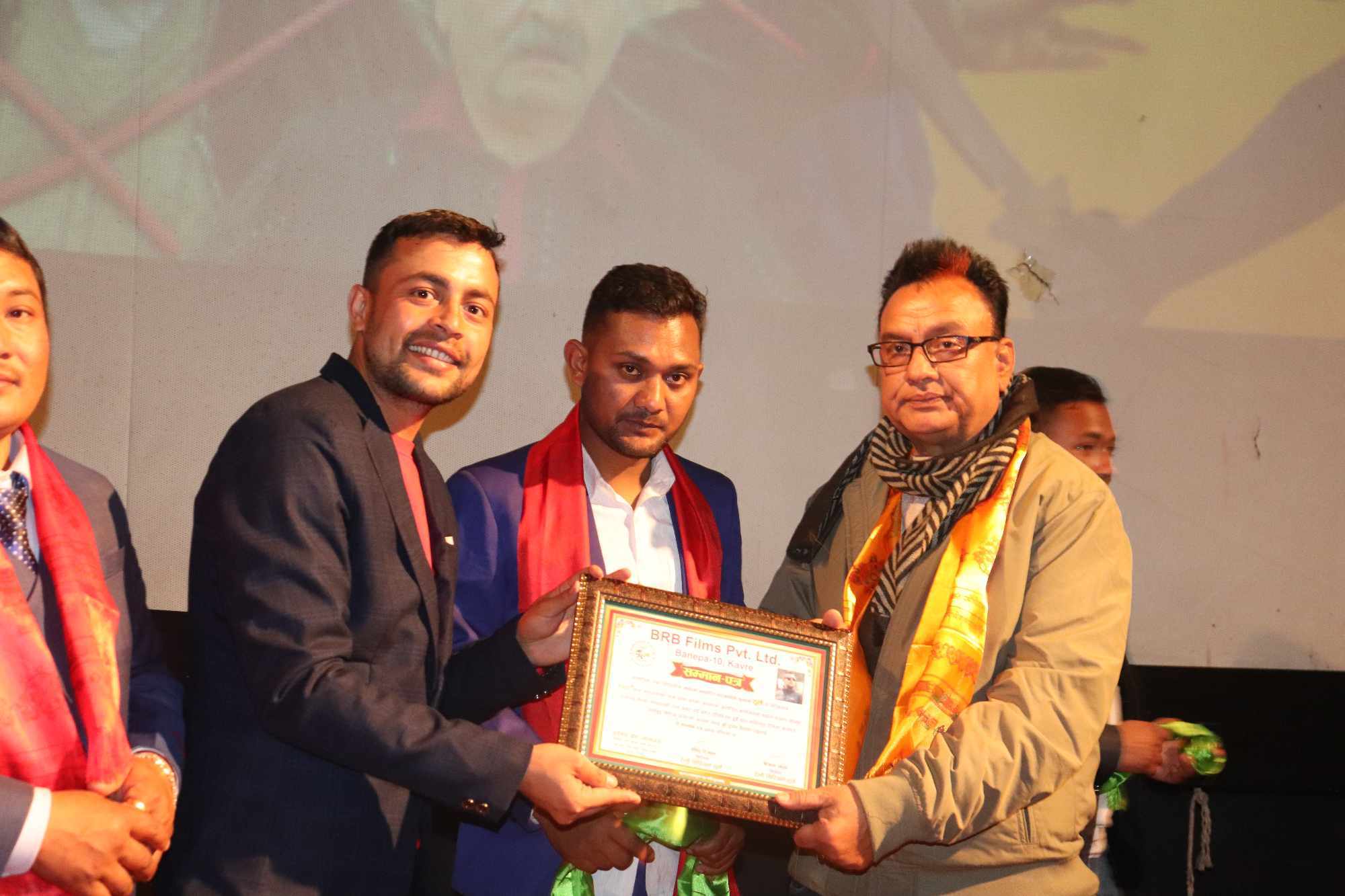 सबैको समाचारका सम्पादक पुजनलाई टेलि शृङ्खला ठुलेको सम्मान