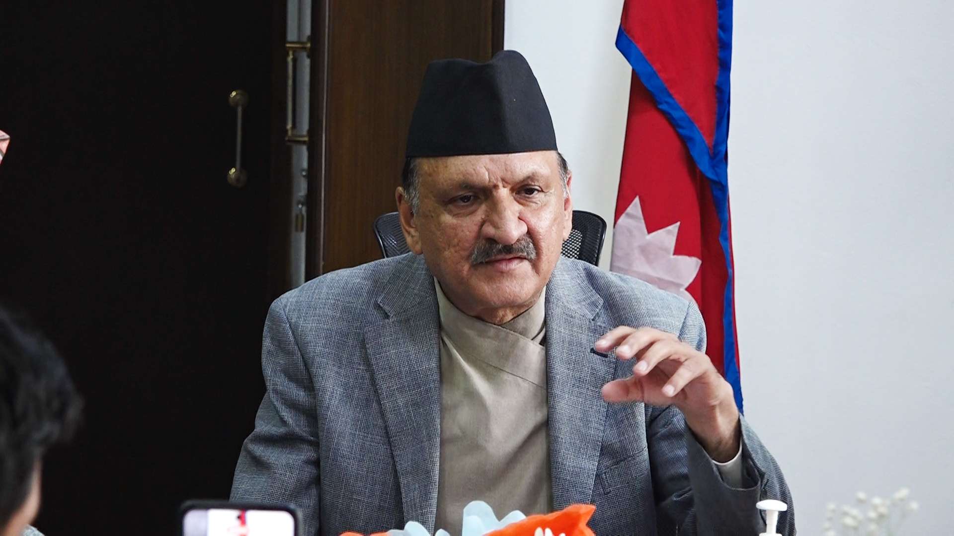 विश्वको ध्यान नेपालमा केन्द्रित भएको छ : अर्थमन्त्री महत