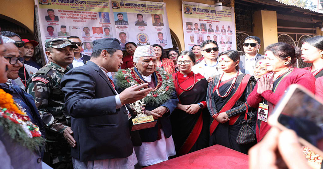 राष्ट्रपति पौडेलले गरे शालीनदीमा पूजा अर्चना