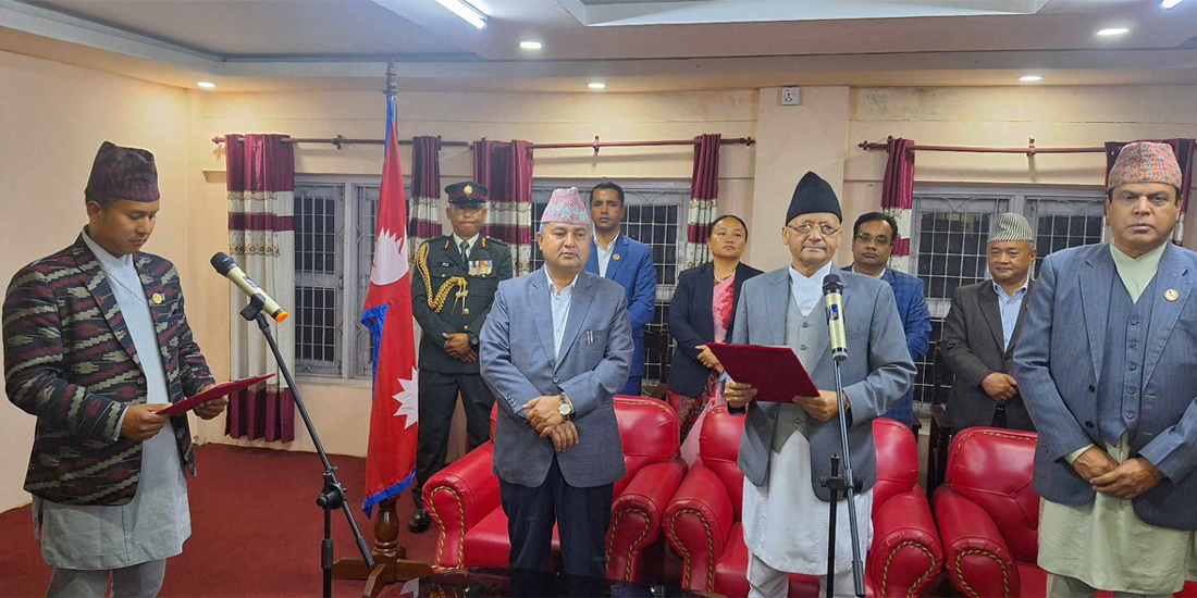 हानेपाका बज्राचार्यले लिए नेपाल भाषामा मन्त्रीको सपथ