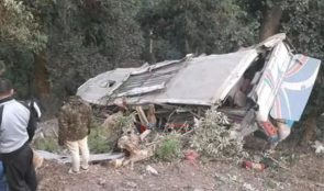 बागलुङमा बस दुर्घटना हुदा ७ जनाको मृत्यु , २५ घाइते