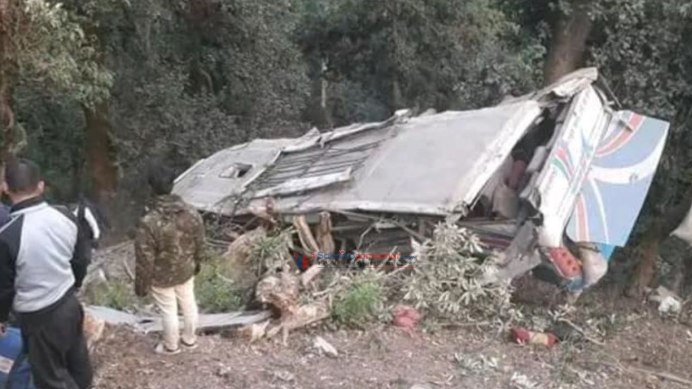 बागलुङमा बस दुर्घटना हुदा ७ जनाको मृत्यु , २५ घाइते