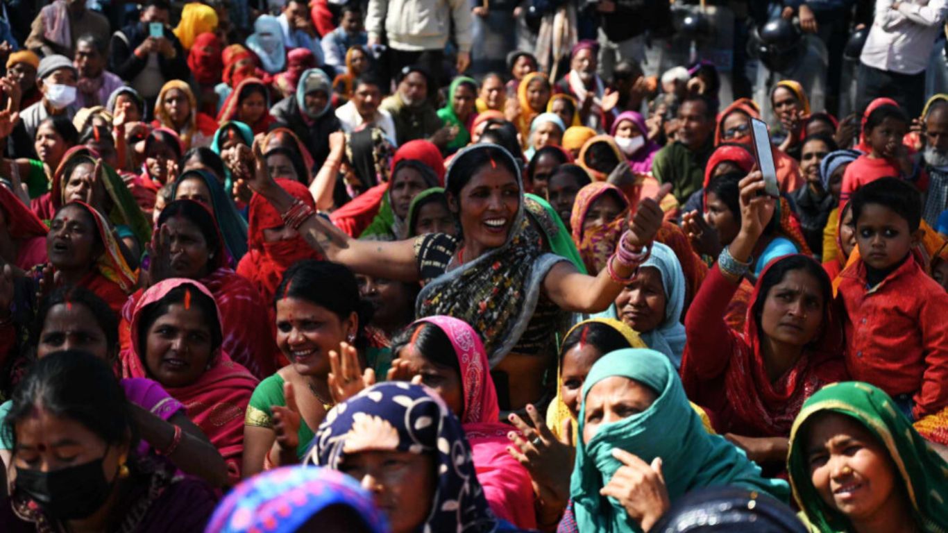 गीत गाउँदै मिटरब्याजपीडितहरू न्याय मार्चमा