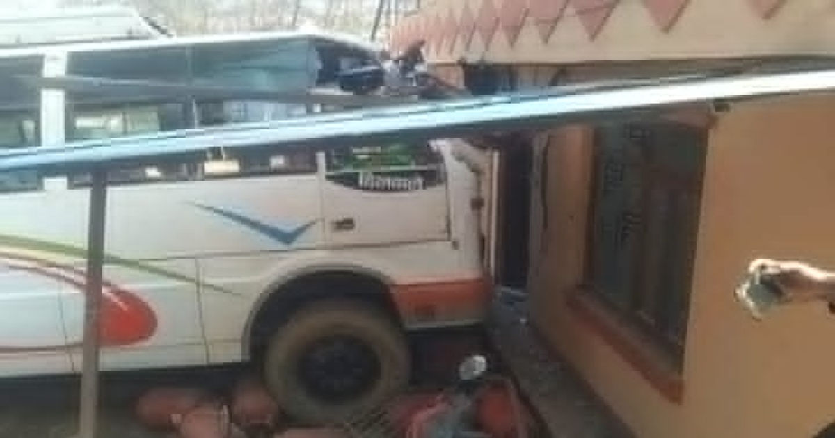 बाँसडोलबाट बनेपा आउँदै गरेको बस दुर्घटना