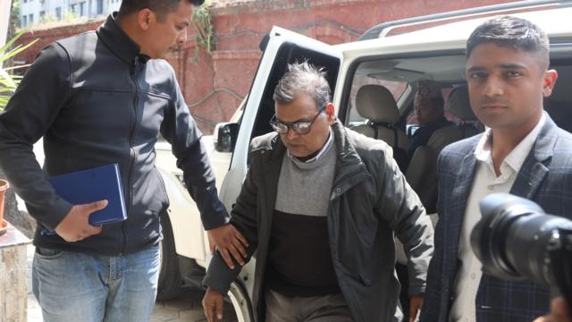 सुन तस्करी प्रकरणमा पक्राउ परेका महरा अस्पताल भर्ना