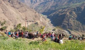 बिजुलीको पोल ढलेर करेन्ट लाग्दा २ जनाको मृत्यु