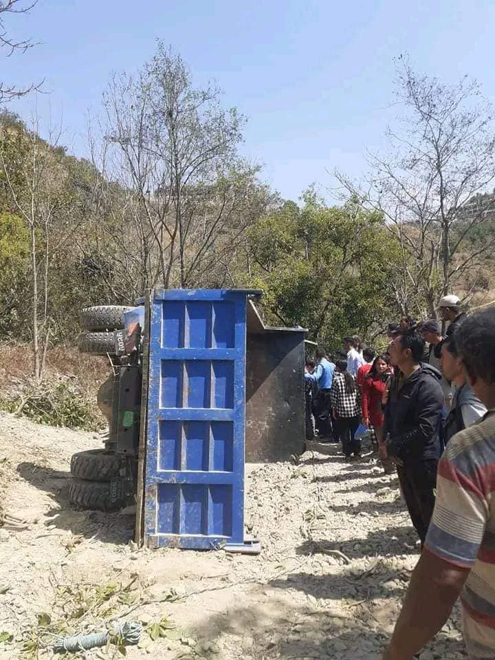 काभ्रेमा टिपर दुर्घटना, ४ जना घाईते