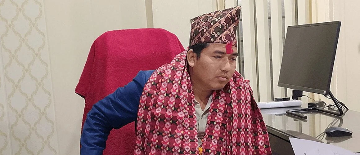 नाउपाका सांसद घनश्याम चौधरी पार्टीबाट निलम्बित