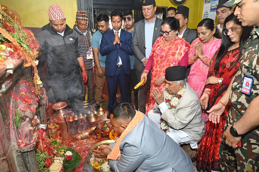 नव वर्षको अवसर पारेर राष्ट्रपति पौडेलले गरे सपनतीर्थमा पूजाअर्चना