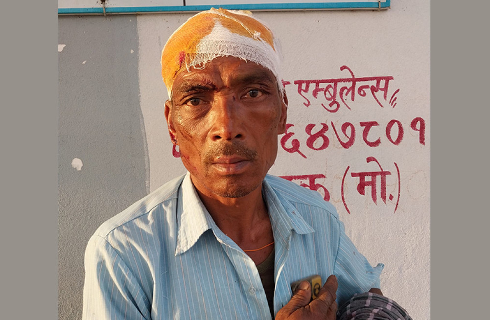 चितुवाको आक्रमणमा परी वन हेरालु घाइते 