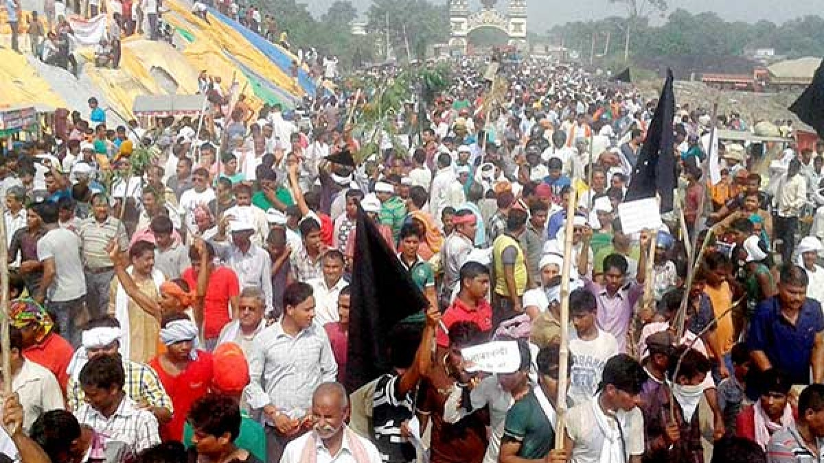 चुरे दोहनको समस्या सुनाउन २५ दिन हिँडेर काठमाडौं आइपुगे मधेशवासी