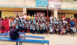 १०० भन्द माथि बालबालिकालाई शैक्षिक सामाग्री वितरण