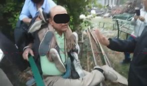 काठमाडौँमै हात बाँधेर पूर्व डिएसपीलाई जुत्ताको माला लगाएर भिडियो खिचियो ( भिडियो सहित)