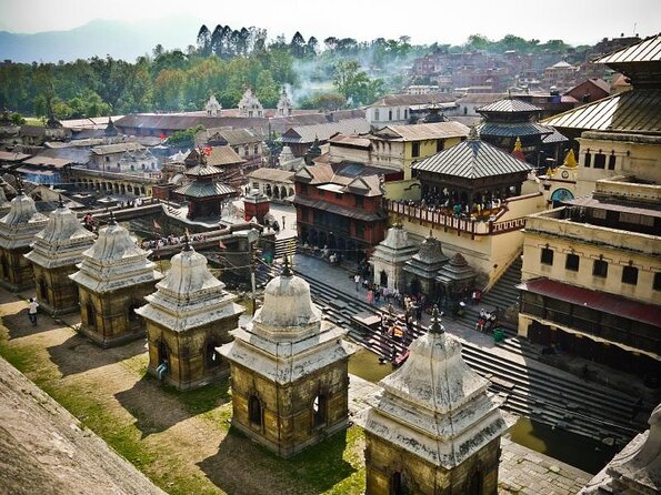 असार १ गतेदेखि पशुपतिनाथ मन्दिरका चारै ढोका खोलिने