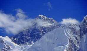 सगरमाथा आरोहण गरेर फर्कने क्रममा एक बेलायती र नेपाली आरोही बेपत्ता