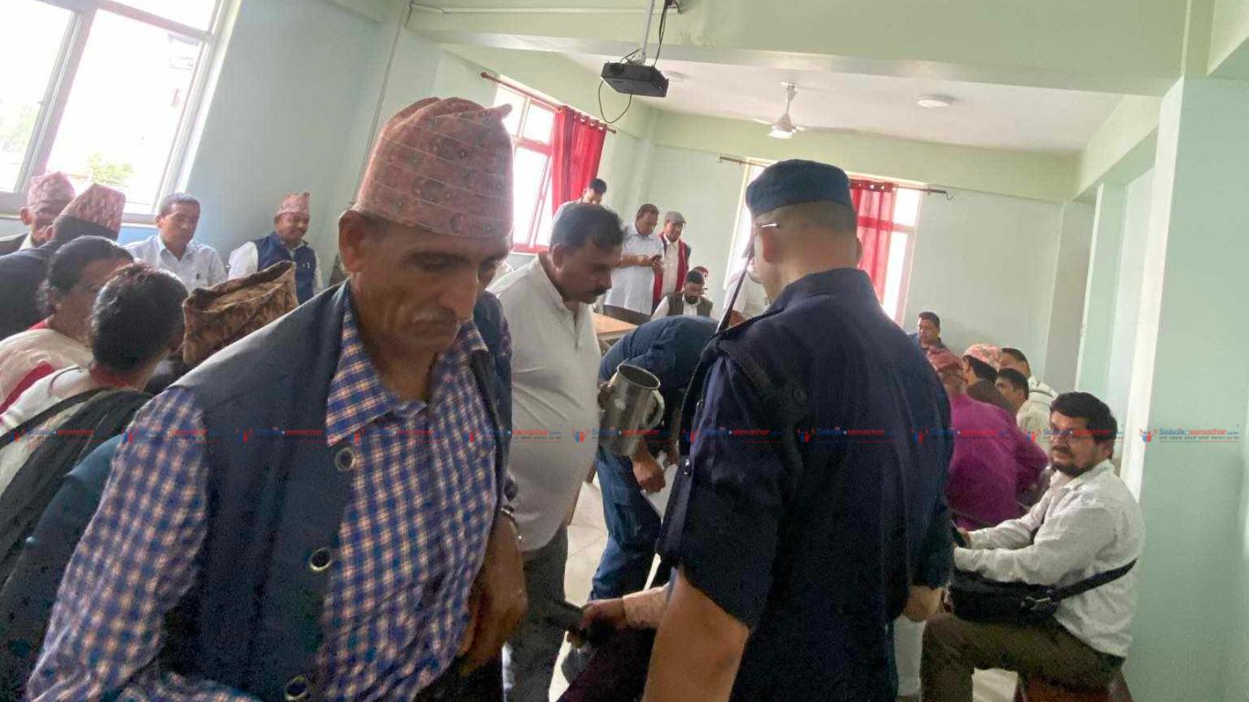 दुधको भुक्तानीको आन्दोलनरत किसानहरु लैनचौरबाट पक्राउ