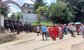 काभ्रे जिल्ला आदालत अघि नाराबाजी , फरार ब्यक्ति पक्राउ गर्न दवाब
