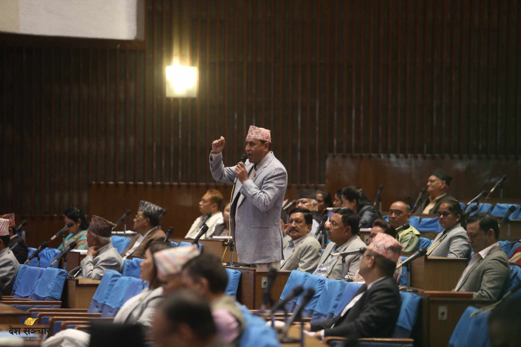 ट्राफिक नियम उल्लंघन गर्नेलाई स्वयमसेवक बनाउने कार्यको संसदमा आलोचना