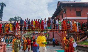 साउनको दोस्रो सोमबार पशुपतिनाथ सहित मुलुकभरका शिवालयमा दर्शनार्थीको घुइँचो