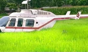बिरामी बोकेर उडेको हेलिकोप्टर खेतमै आकस्मिक अवरतण