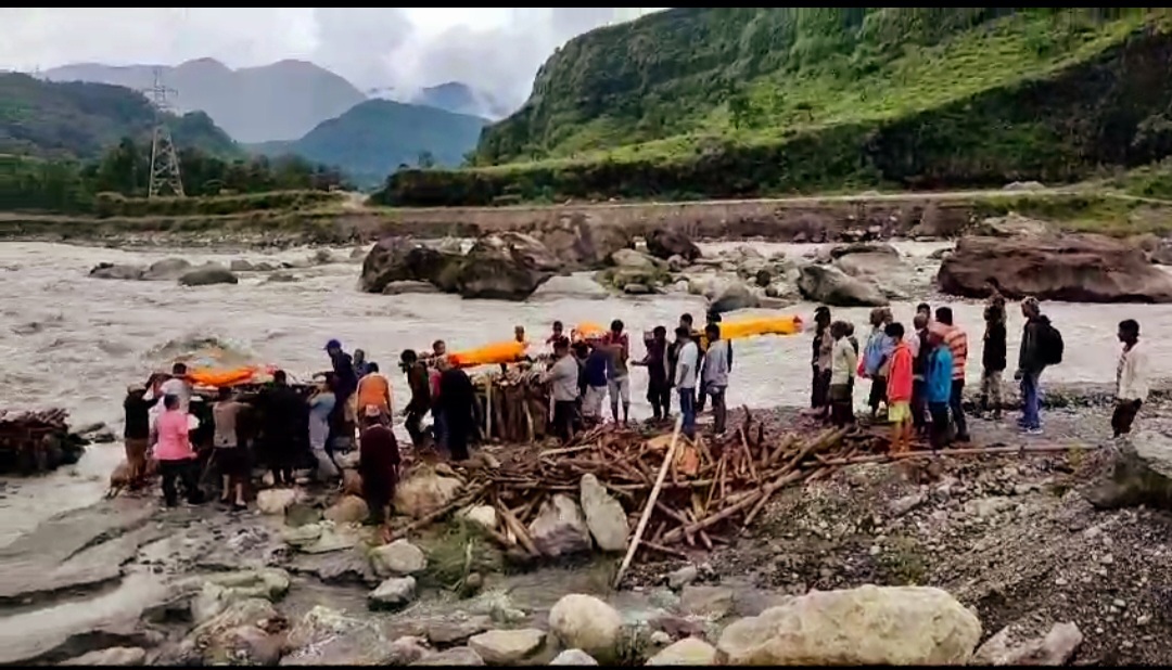 पहिरोमा परेका ७ मध्ये पाँचजनाको सामूहिक दाहसंस्कार