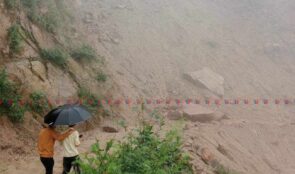 अविरल वर्षाका कारण डाडापारी क्षेत्र जाने सडक अबरुद्ध