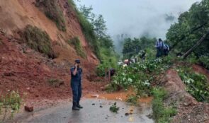पहिरोका कारण अरनिको र मेलम्ची जाने सडक अबरुद्ध , सवारी आवाज जावत ठप्प