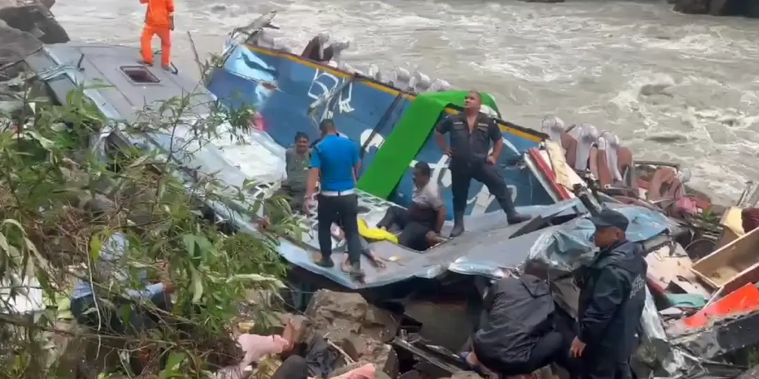 यात्रु बाहक बस मर्स्याङ्दी नदीमा खस्यो