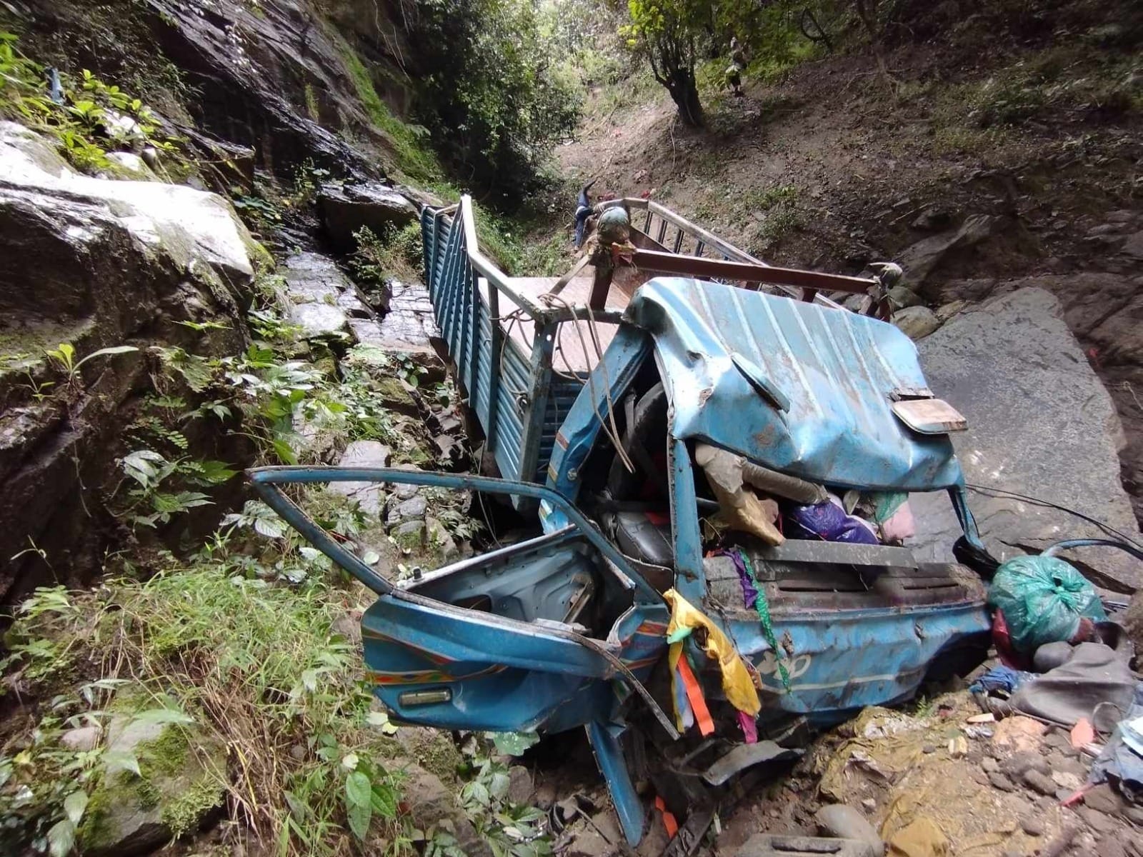 काभ्रेमा आइचर दुर्घटना :चालकको मृत्यु