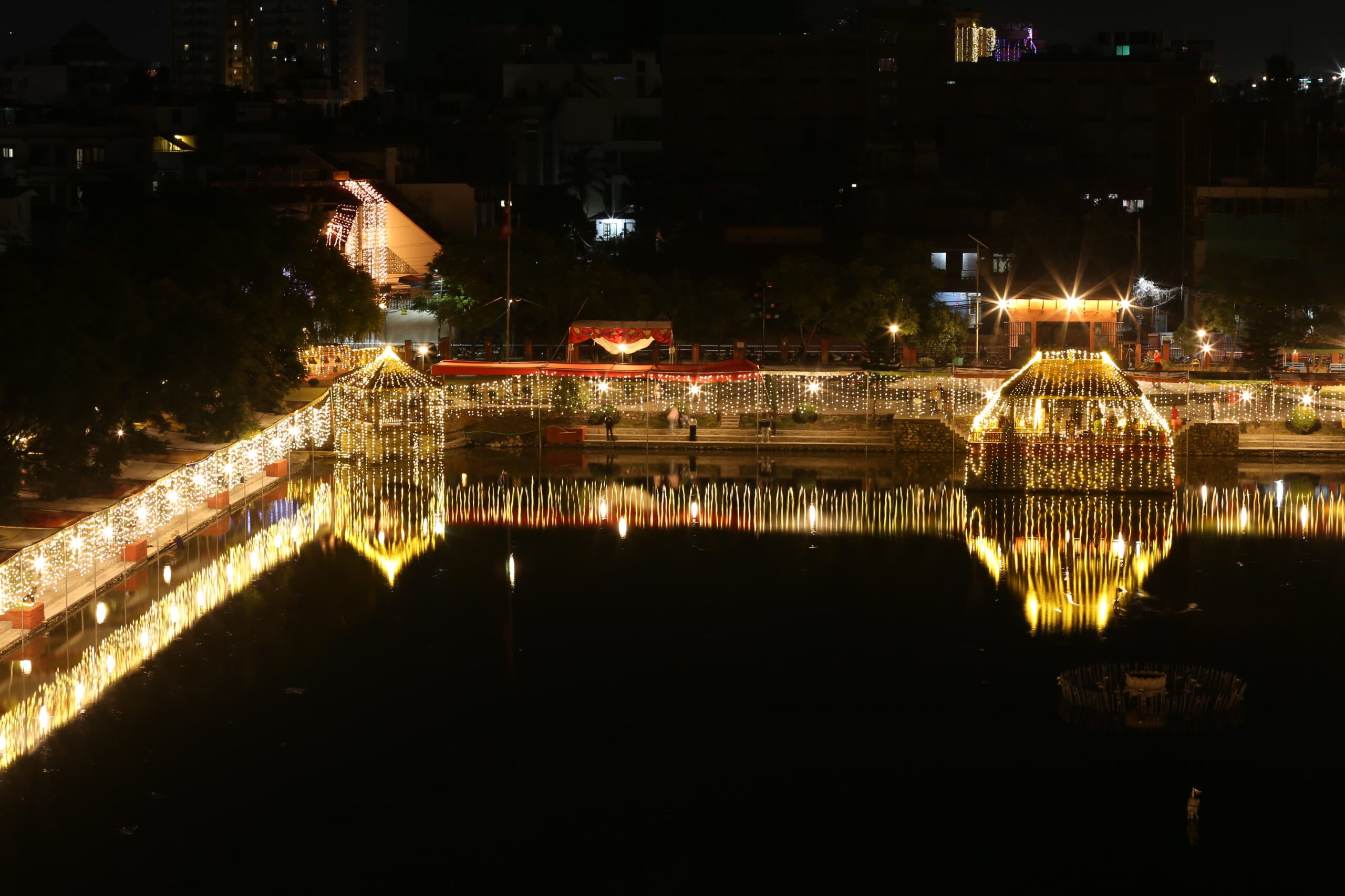 छठ पर्वको मुख्य दिन आज, अस्ताउँदो सूर्यको पूजाआराधना गरिँदै