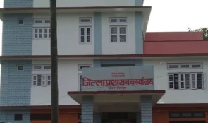 ३ वडामा सवारी साधन र आवागमनमा रोक
