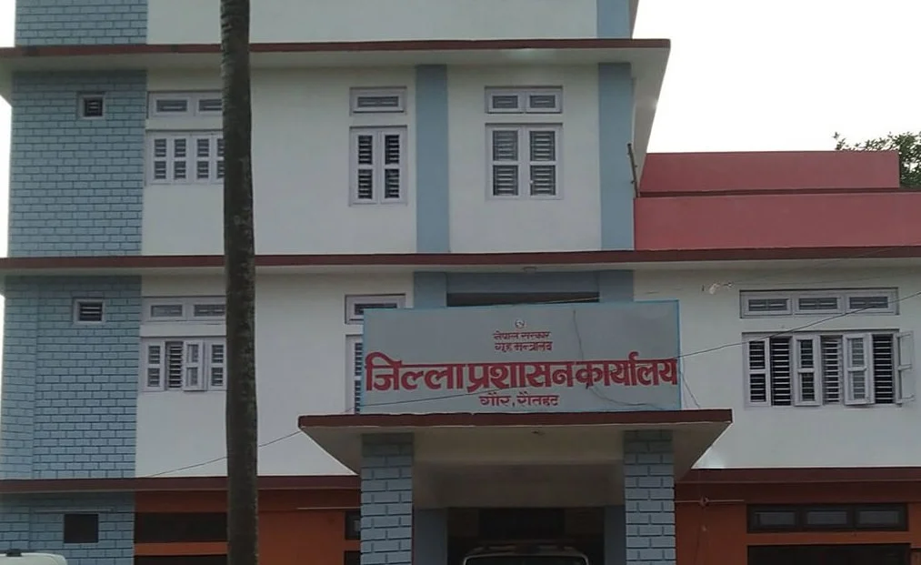 ३ वडामा सवारी साधन र आवागमनमा रोक