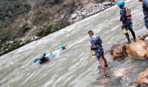 त्रिशूलीमा खस्यो ट्रक