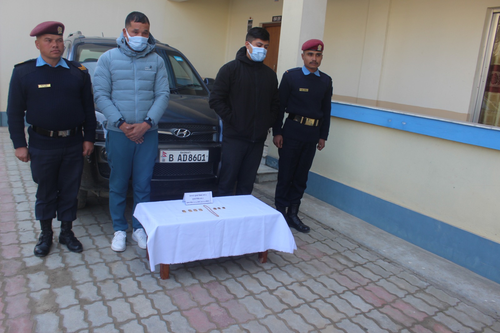 काभ्रेबाट आधा किलो सुनसहित २ जना पक्राउ