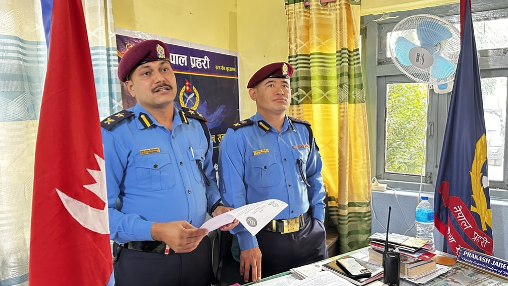 नक्कली सरकारी नम्बर प्लेट राखेर गाँजा तस्करी