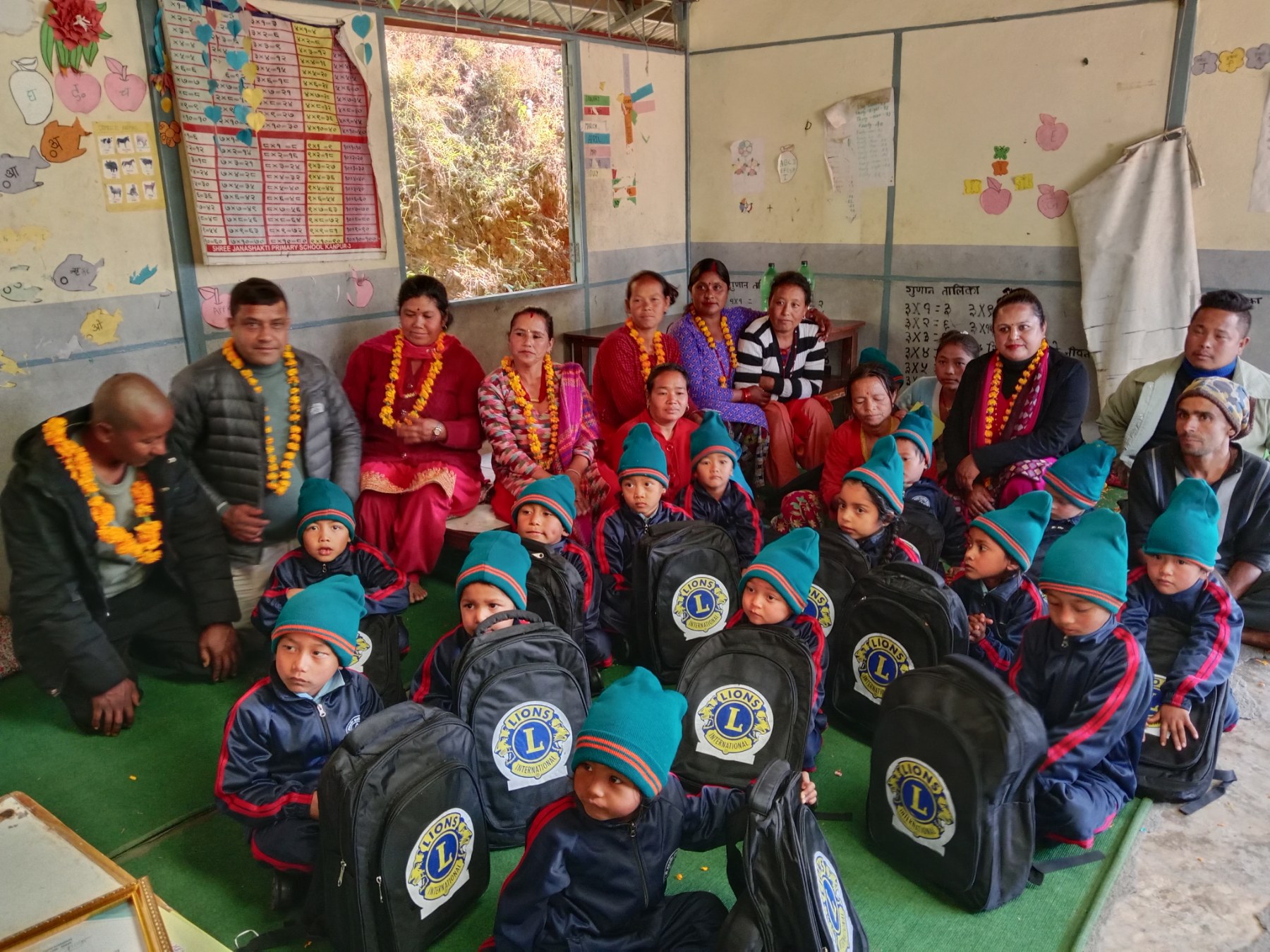 जनशक्ति प्राविका विद्यार्थीलाई पोशाक, झोला, स्टेसनरी देखि सरसफाइका सामान