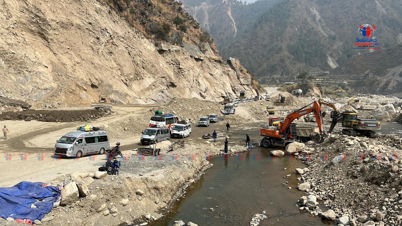 अरनिको राजमार्ग र बीपी राजमार्गमा यात्रा गर्न कठिन