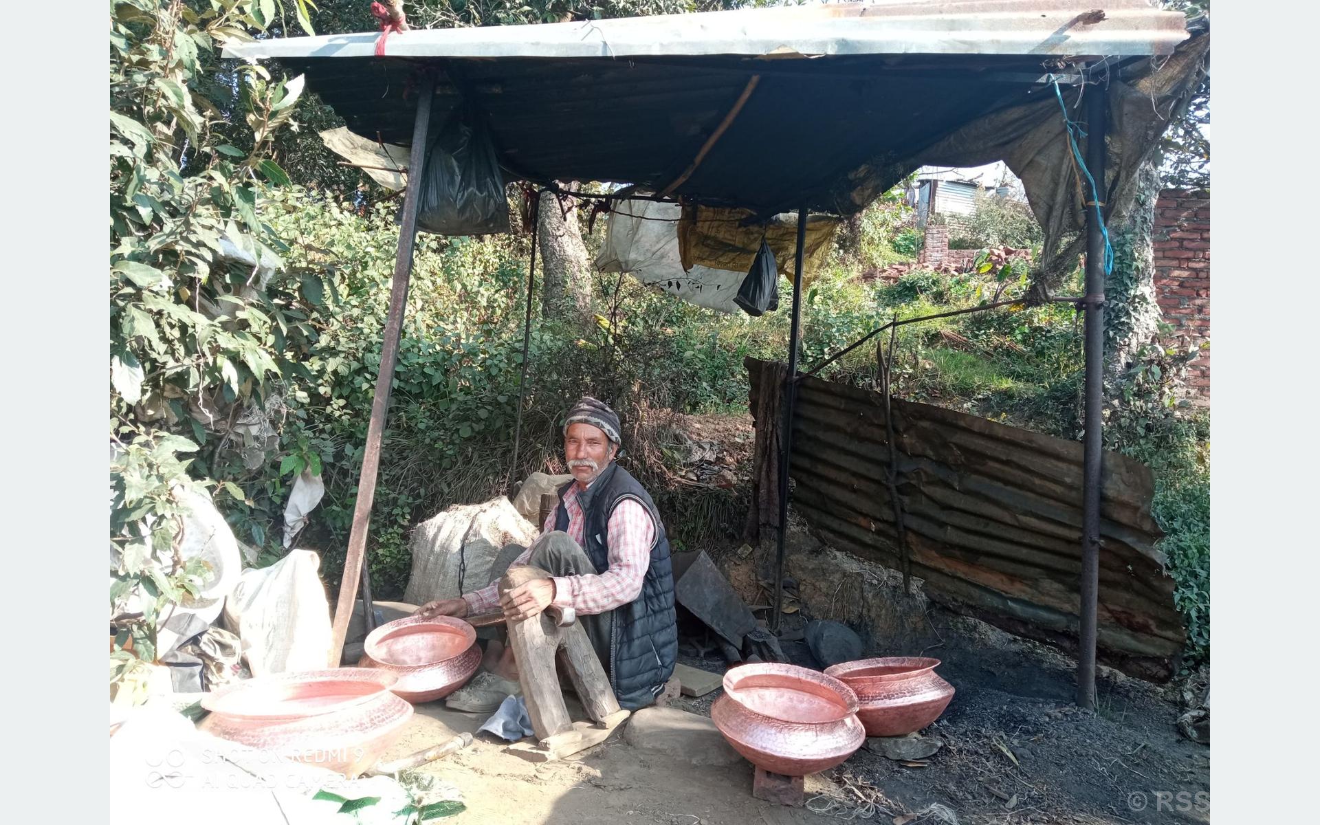 तामाका भाँडा बनाउने पेसा विस्थापित हुँदै
