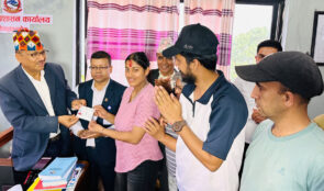 १४ वर्षदेखि अभिभावकविहीन स्वस्तिकाकालाई बुवाले बनाइदिए नागरिकता