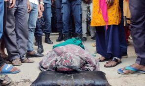 स्कुल बसको ढोकाबाट खसेर एक विद्यार्थीको मृत्यु