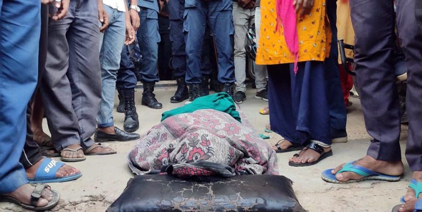 स्कुल बसको ढोकाबाट खसेर एक विद्यार्थीको मृत्यु