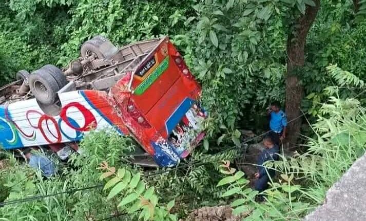 यात्रुबाहक बस दुर्घटनामा ७ घाइते, २ जनाको अवस्था गम्भीर