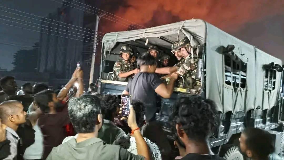 लुटपाट गर्ने २१ जनालाइ सेनाद्वारा नियन्त्रणमा
