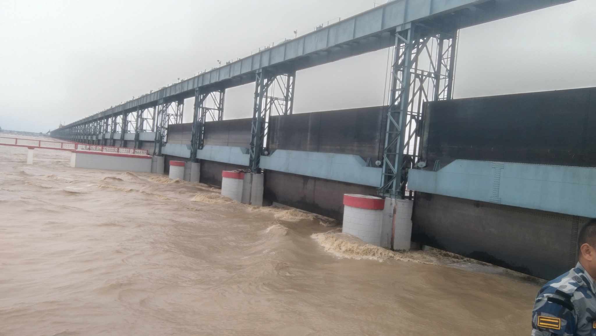 कोशी ब्यारेजका ३४ ढोका खोलिए
