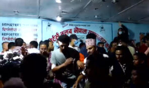 सुदन गुरुङमाथि पत्रकार सम्मेलनमै हातपात