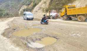 सडक कालोपत्रेका लागि धुलिखेल-खावा सडक खण्डमा सवारी आवत जावतमा रोक